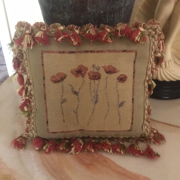 Two pretty decorative pillow - Picture 6 of 9